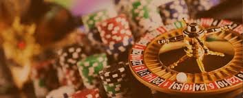 Tampilan close-up dari kartu pemain dan dealer dalam sesi Free Bet Blackjack langsung